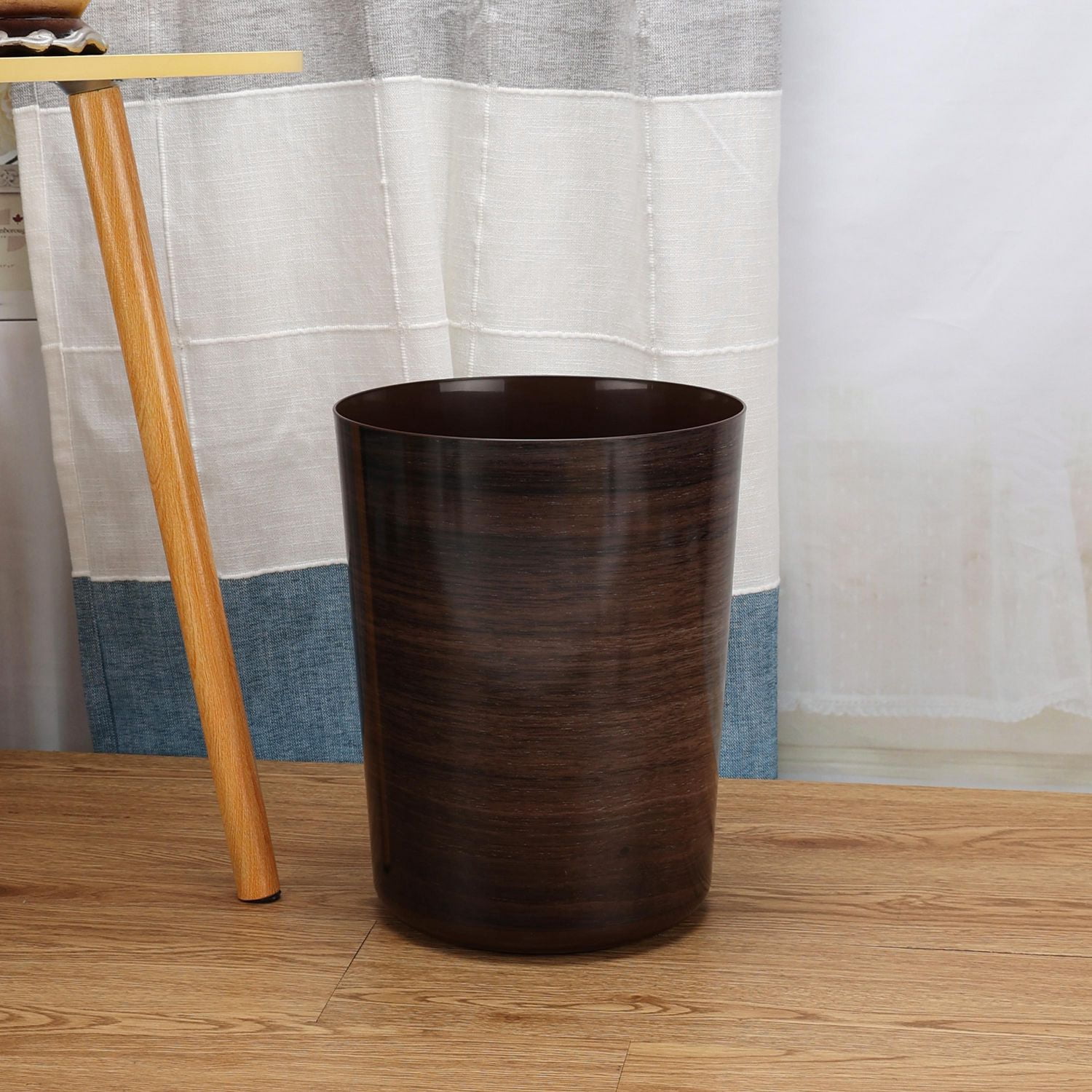 Mainstays 11.4 Litre Round Plastic Waste Can, Dark Wood Grain 1 Piece