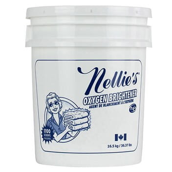 Nellie’s Bulk Oxygen Brightener in a 16.5 kg (36.37 lb) white plastic container with a blue logo and text. The product is designed to whiten whites, brighten colors, and fight stains. It is chlorine-free, color-safe, septic-safe, hypoallergenic, and suitable for up to 1100 single scoop loads.