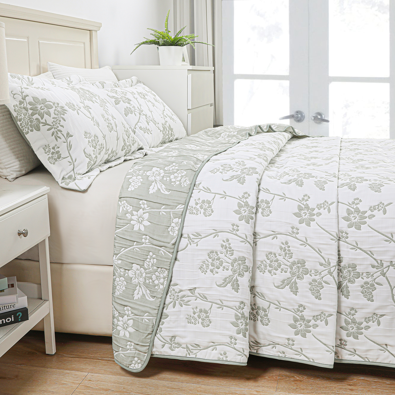 Couvre-lit brodé en jacquard Marina Decoration, parure de lit ultra douce, réversible, avec taies d'oreiller matelassées, motif floral vert