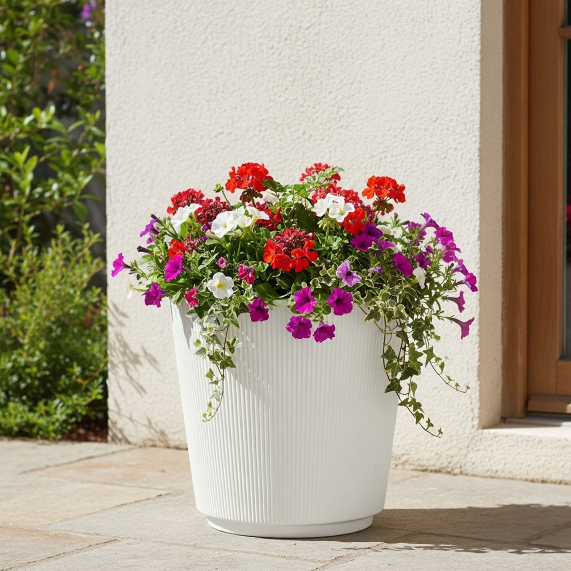 Jardinière en Résine Cannelée Mainstays 16 pouces, Blanc