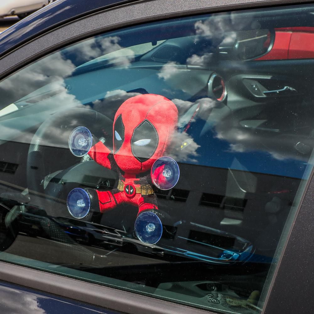 Kidrobot Autocollant de Fenêtre Deadpool & Wolverine 6" Deadpool Peluche