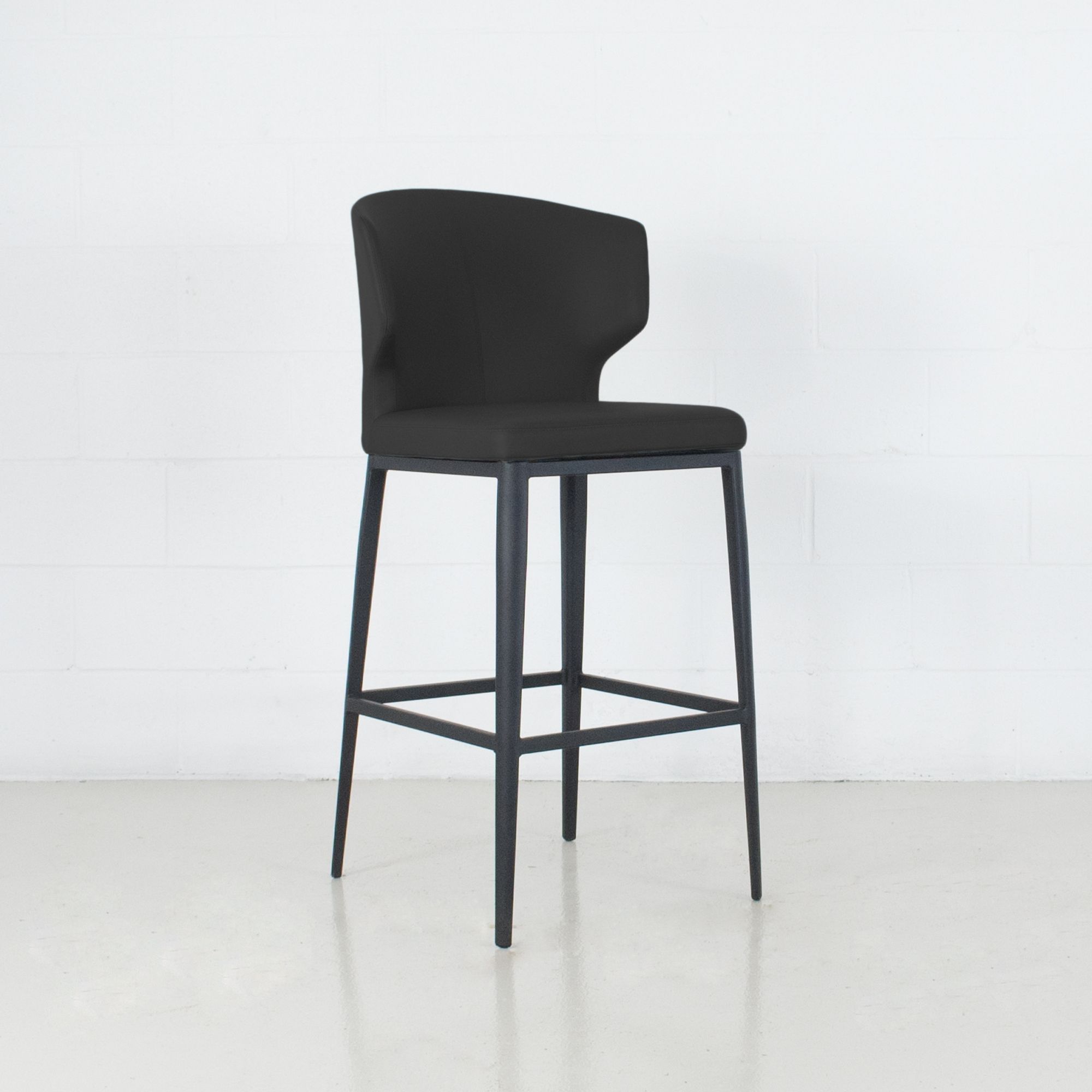 Tabouret de Bar à Dossier Ailé Rembourré de Qualité Contractuelle Cabo (26 Po/29 Po)