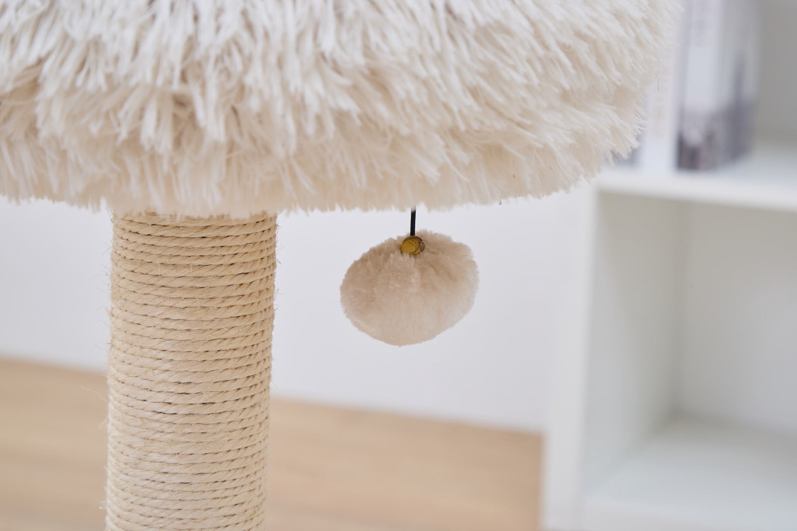 Vibrant Life – Arbre à Chat 3 Niveaux, 27,8" de Hauteur, avec Griffoirs en Sisal, Brosse Intégrale, Crème – Mobilier pour Chats