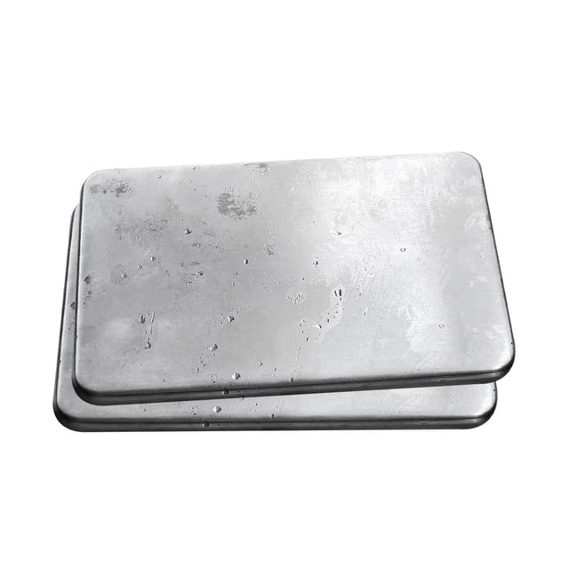 Refroidisseurs de Glace SS S/2 Ensemble de Blocs Réfrigérants Rectangulaires en Acier Inoxydable avec Deux Refroidisseurs Plats Empilés, Présentant une surface Métallique Lisse avec des Gouttelettes d'Eau, Conçus pour Garder les Sacs à lunch et Glacières Écologiques et Pratiques pour les Voyages Tout en Maintenant le Froid pendant des Heures.