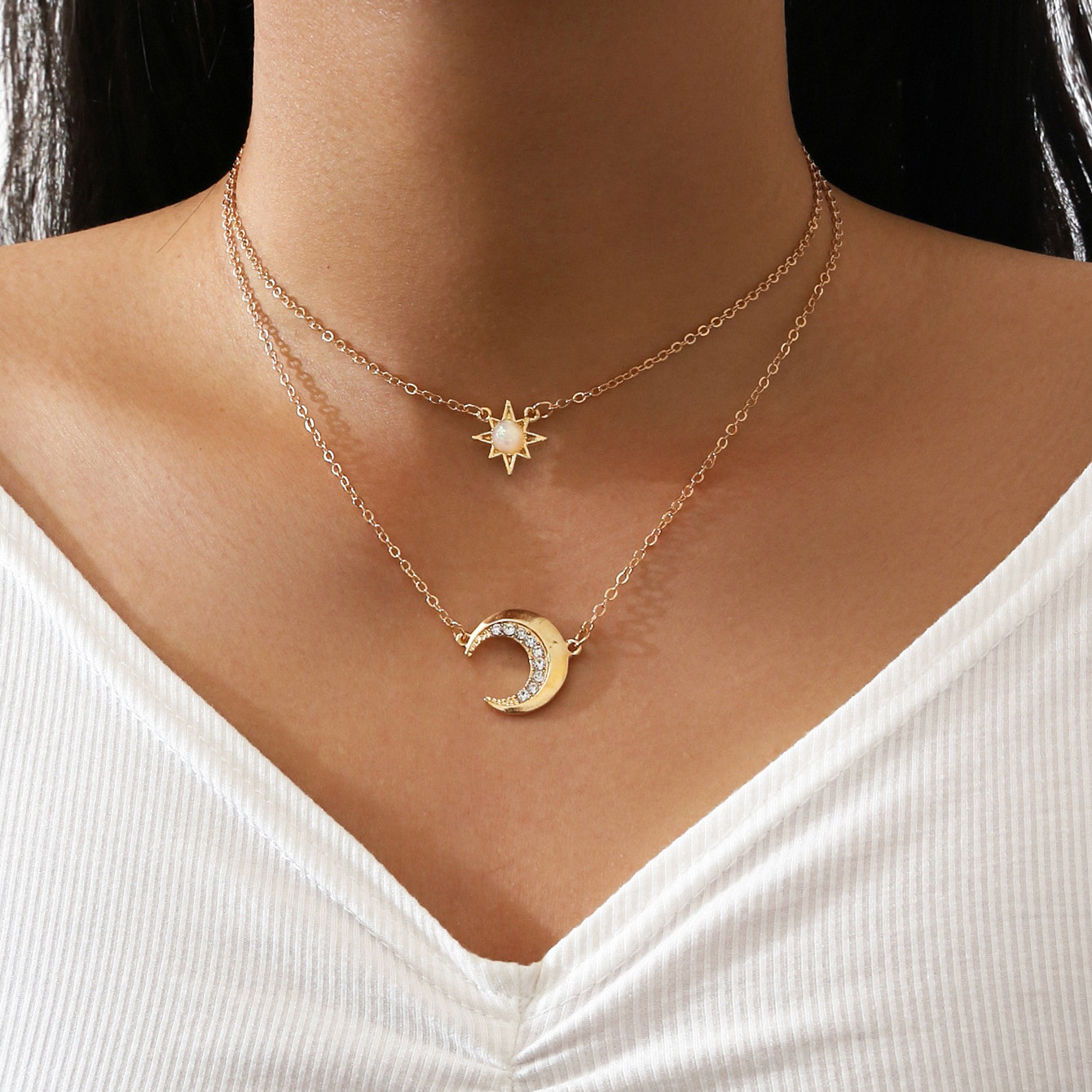 Latrodar Collier Feuille Ajourée Simple Personnalisé, Perles Rondes à Plusieurs Couches, Pendentif en Strass, Cadeaux de la Fête du Canada pour l'Appréciation des Enseignants