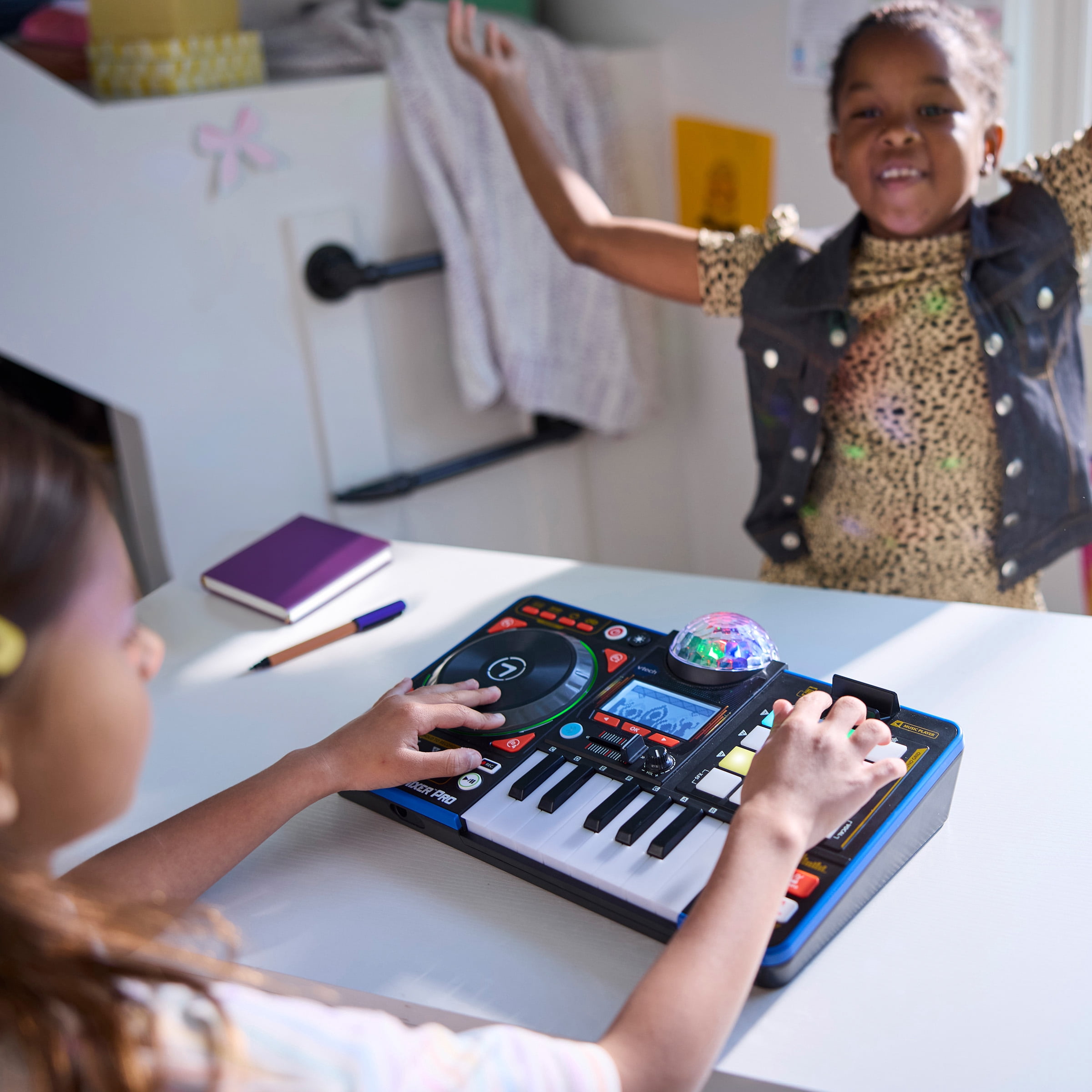 VTech Kidi Star DJ Mixer Pro Kids Real Music Turntable, Piano and Songs Toy for kids - French Version, 5+ Years