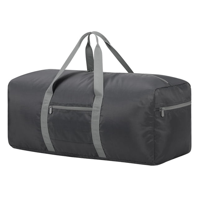 Sac Fourre-Tout Pliable 30 Pouces / 75 L Léger avec Résistance à l'Eau pour le Voyage - Gris. Ce Sac Fourre-Tout Grande Capacité Offre un Espace de Rangement de 75 L, une Poche à Fermeture Éclair Latérale et un design Léger à Seulement 0,52 Lb. Fabriqué en polyester Résistant à l'Eau et aux Déchirures, Comprend une Fermeture Éclair Métallique Bidirectionnelle Verrouillable pour un Fonctionnement Fluide. le Sac Est Pliable en Format compact, Idéal pour le Voyage Ou comme Sac de Rangement de Rechange. Montré en Gris avec Deux Poignées de Transport.