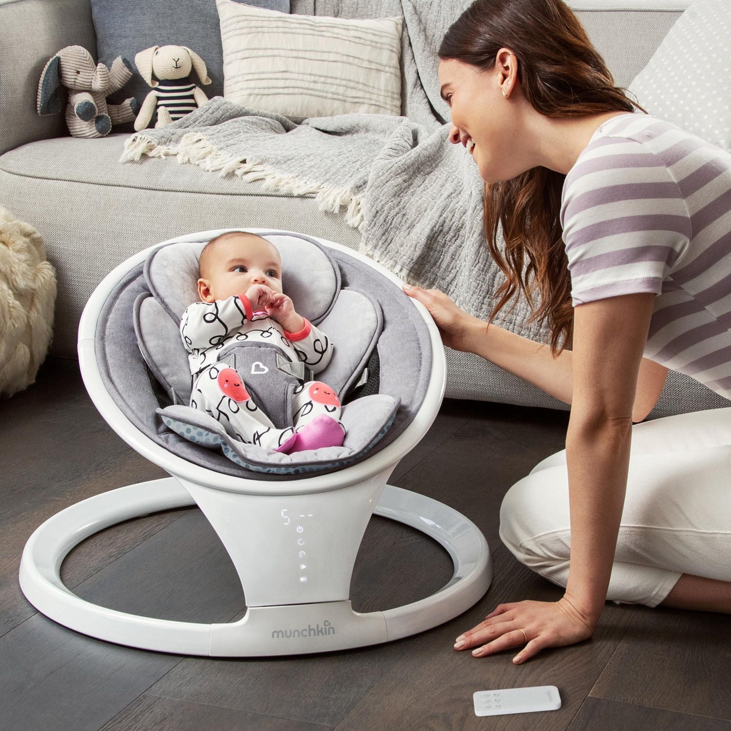Munchkin Balançoire pour bébé légère compatible Bluetooth avec balancement naturel dans 5 gammes de mouvement, télécommande incluse