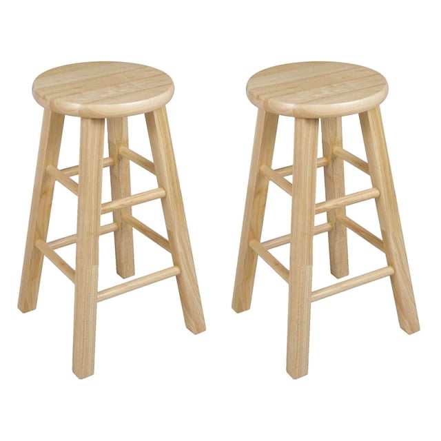 PJ Wood Tabourets de Comptoir de Cuisine Classiques à Siège Rond de 24 Pouces, Naturel, Lot de 2. Cet Ensemble Comprend Deux Tabourets en Bois Sans Dossier avec une Finition Brun Naturel, Chacun Doté d'Un Siège Rond et Debout de 24 Pouces de Hauteur. les Tabourets Ont Quatre Pieds Carrés avec Huit Pieds-Barres Intégrés pour la Stabilité et le Confort, Offrant un Soutien jusqu'à 225 Livres. Idéal pour les Comptoirs de Cuisine, les Zones de bar Ou les Espaces de Repas Décontractés, Ces Tabourets Combinent des Éléments de design Classiques et Modernes. Dimensions : 12.09 x 12.09 x 24.00 Pouces