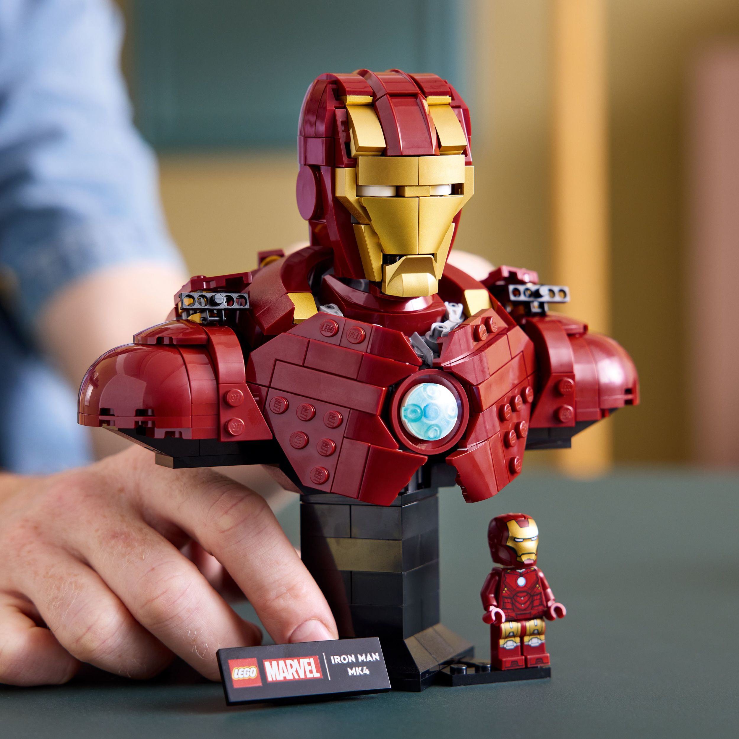 LEGO Marvel Le Buste d’Iron Man MK 4, Modèle à Construire pour Adultes avec Figurine 76327