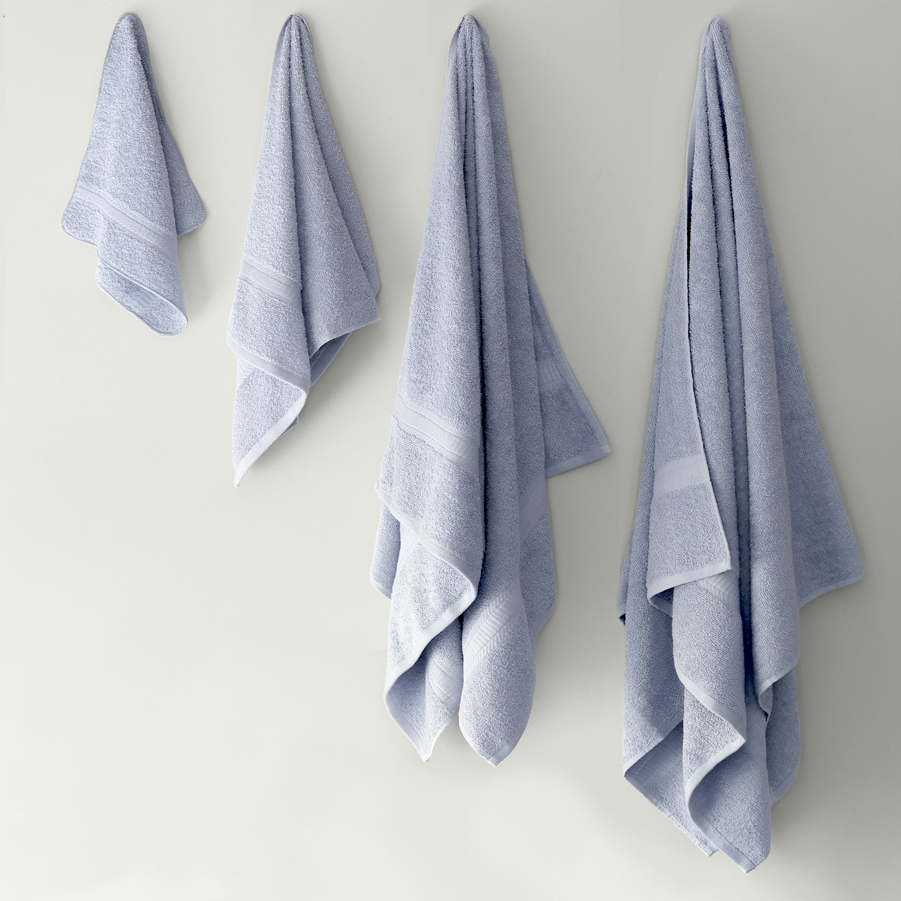 Serviette de bain unie Mainstays Basics, douce et résistante, 100 % coton, bleu clair