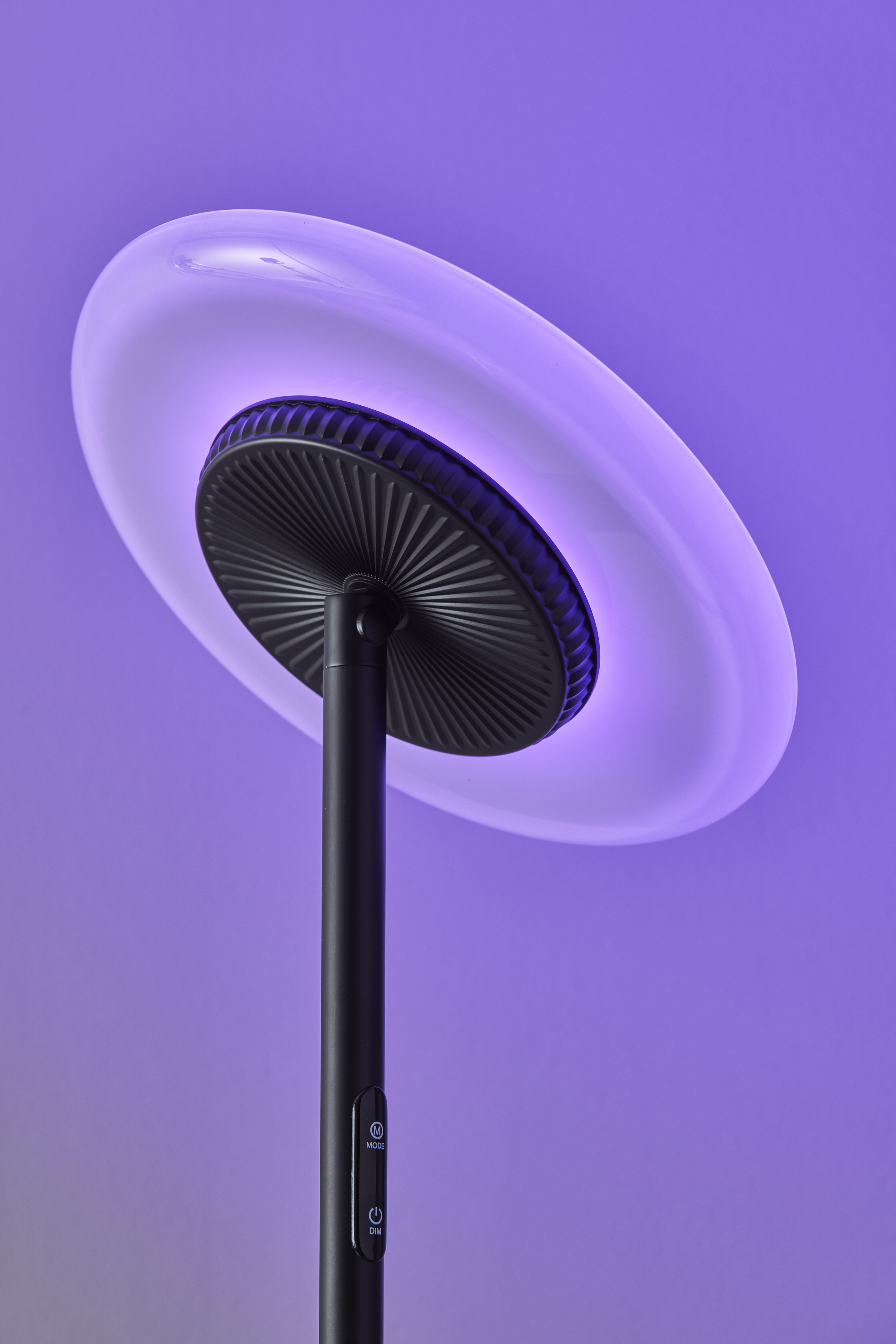 Lampadaire Mainstays RGB noir, 6 couleurs automatiques, design moderne, neuf