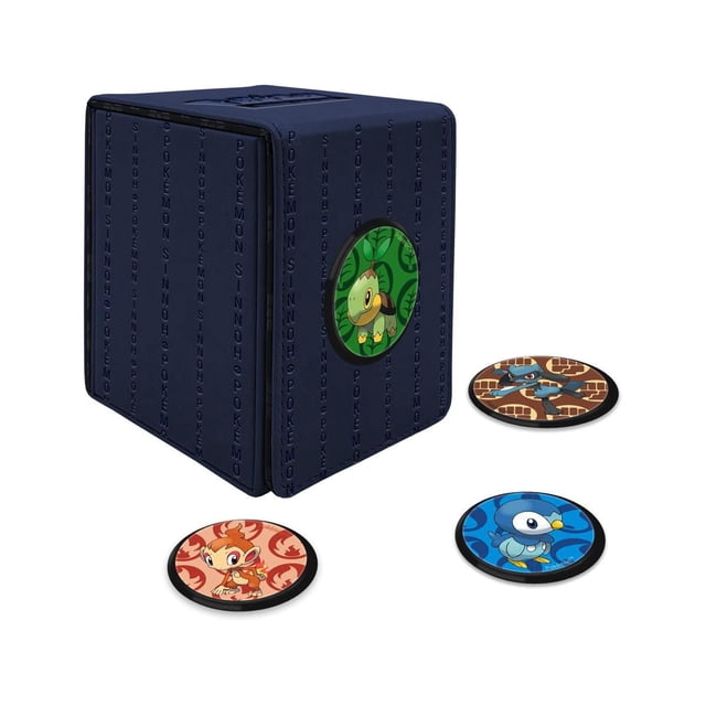Ultra PRO Sinnoh Alcove Click Deck Box pour Pokemon en Bleu Foncé avec Texte en Relief « Pokemon Sinnoh » et une Fenêtre Circulaire Montrant Tortue. Comprend Quatre badges Magnétiques de 1,5 Po Mettant en Vedette Sinnoh Starter Chimchar, Piplup, Lucario et Tortue. Contient jusqu'à 100 Cartes à Échanger à Double Pochette Format standard avec Fermeture Magnétique et Doubles Encoches pour les Pouces pour un Accès Facile, Convient aux Joueurs de JCC Pokémon et aux Collectionneurs.