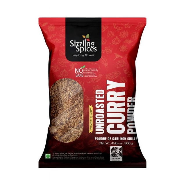 Poudre de Cari Non Rôtie Sizzling Spices (500 g) dans un Sac Rouge Audacieux avec Texte Blanc et Fenêtre Transparente Affichant le Mélange d'Épices. Ce masala Sri-Lankais Est Sans Colorants Ni Agents de Conservation Artificiels, Idéal pour l'Assaisonnement d'Asie du Sud.