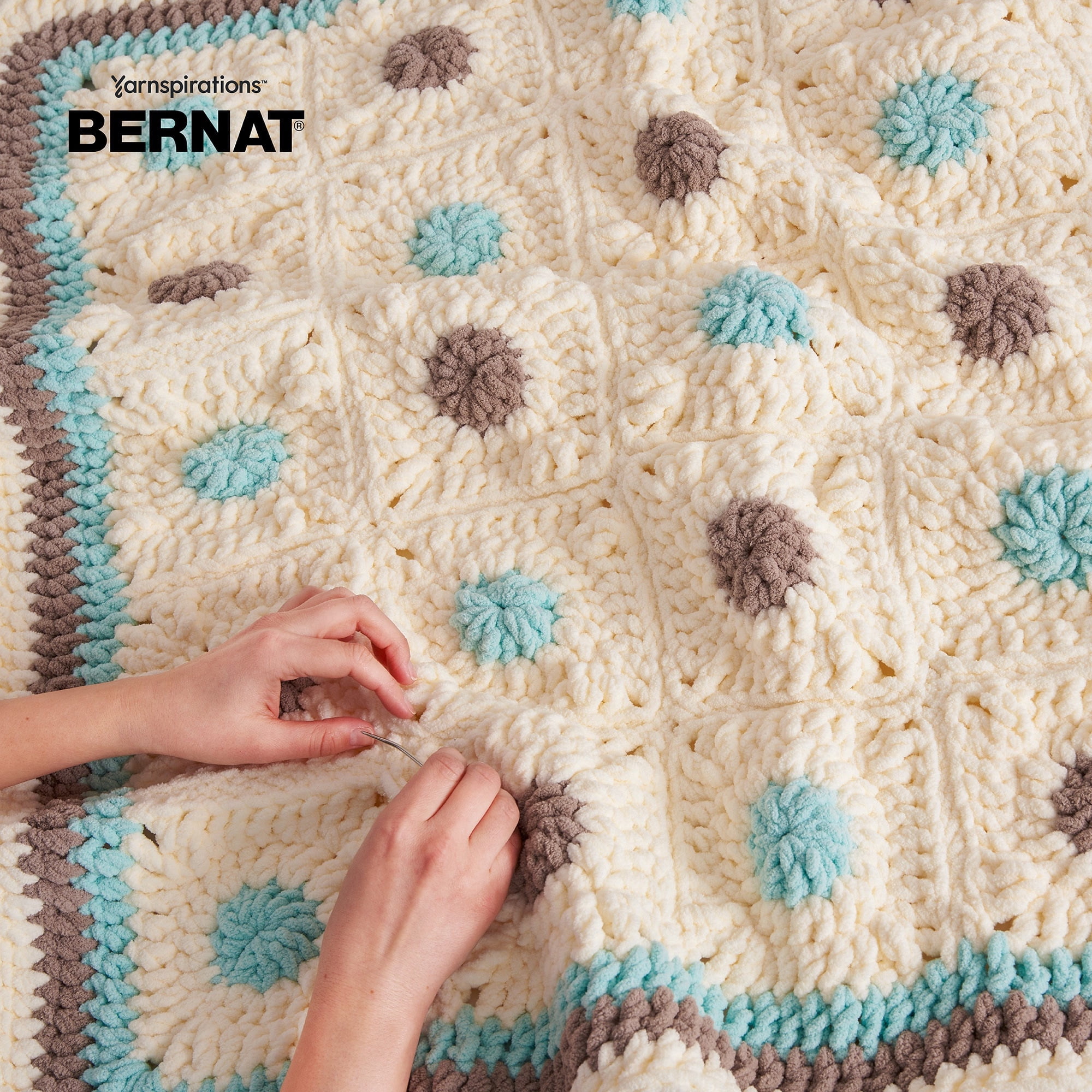 Bernat® Fil Baby Cover Stripes™, Polyester #6 Super Volumineux, 10,5oz/300g, 220 Yards