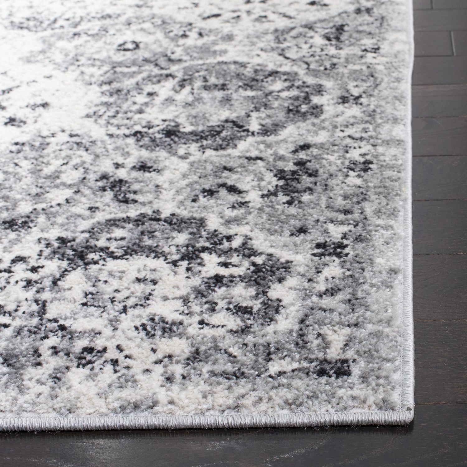 SAFAVIEH Madison Judith Geometric Floral Area Rug