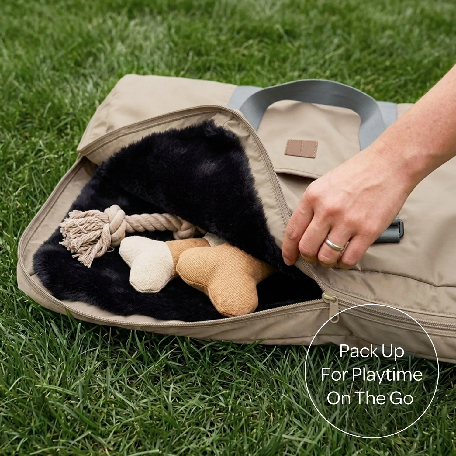 Instachew Gus Travel Pet Bed for Cats & Dogs, Sandy L