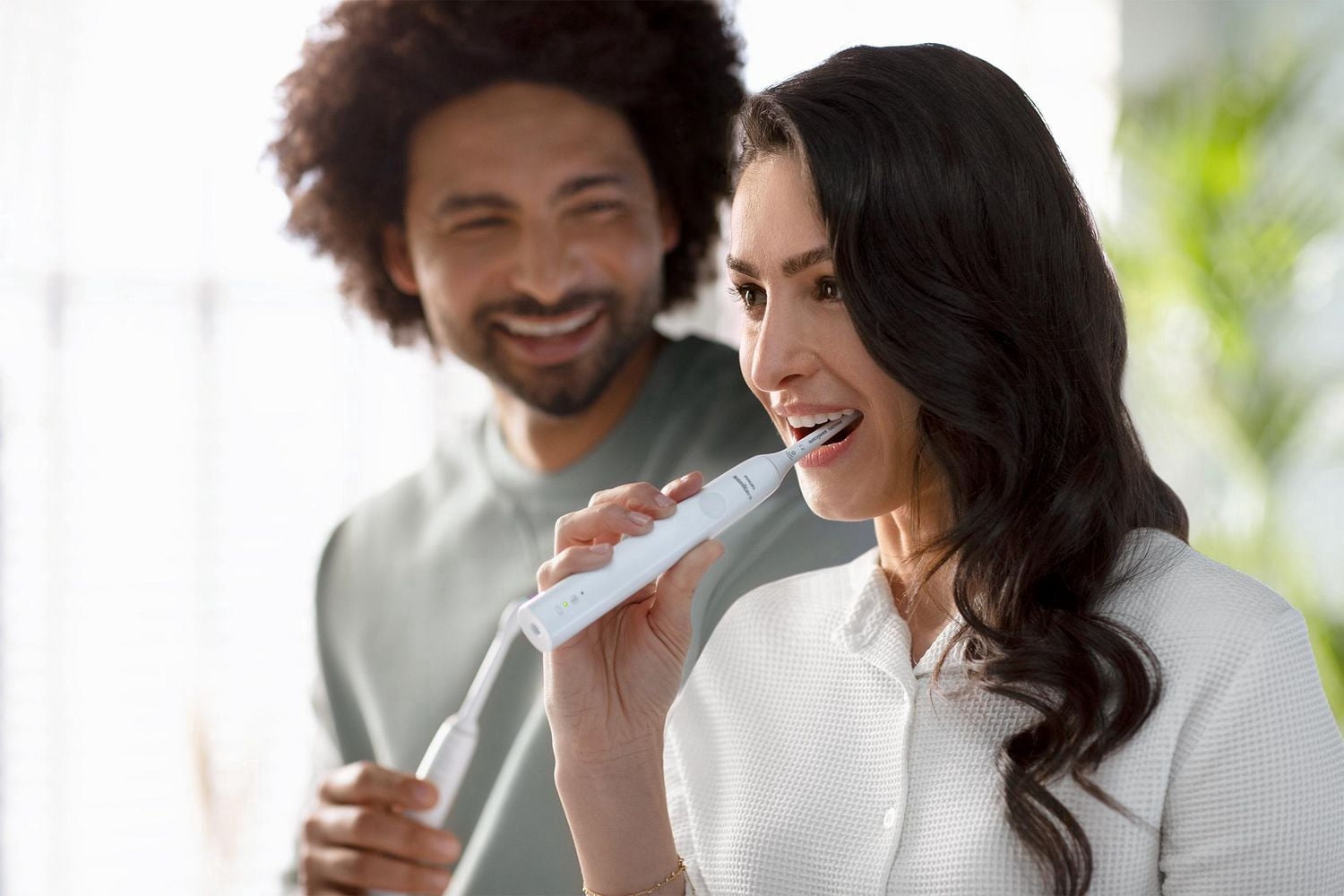 Philips Sonicare 4100 Power Toothbrush, Rechargeable Electric Toothbrush with Pressure Sensor, White HX3681