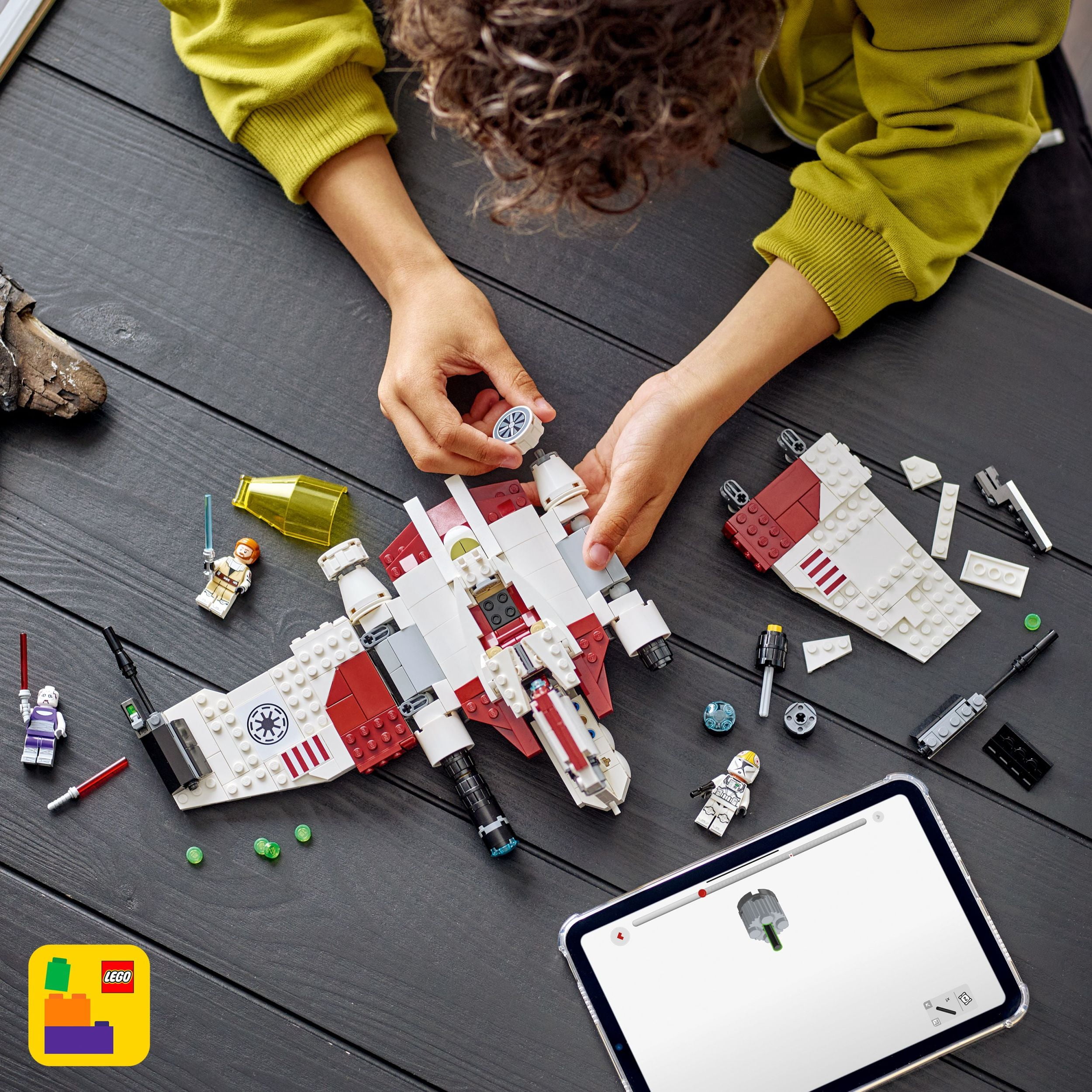 LEGO Star Wars: The Clone Wars V-19 Torrent Starfighter Building