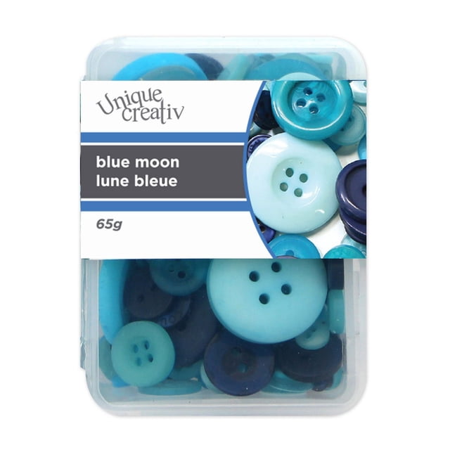 UNIQUE CREATIV Boîte de Boutons - Tailles Assorties, 65 g (2,3 oz) (Bleu) Étui en Plastique Transparent Réutilisable avec 65 g (2,3 oz) de Boutons Bleus Assortis en Plusieurs Tailles et styles pour Ensembles de Couture, Réparations et Ornements d'Artisanat. Souvent Utilisé comme Petits Composants de Bijoux Ou accents de Médias Mixtes.