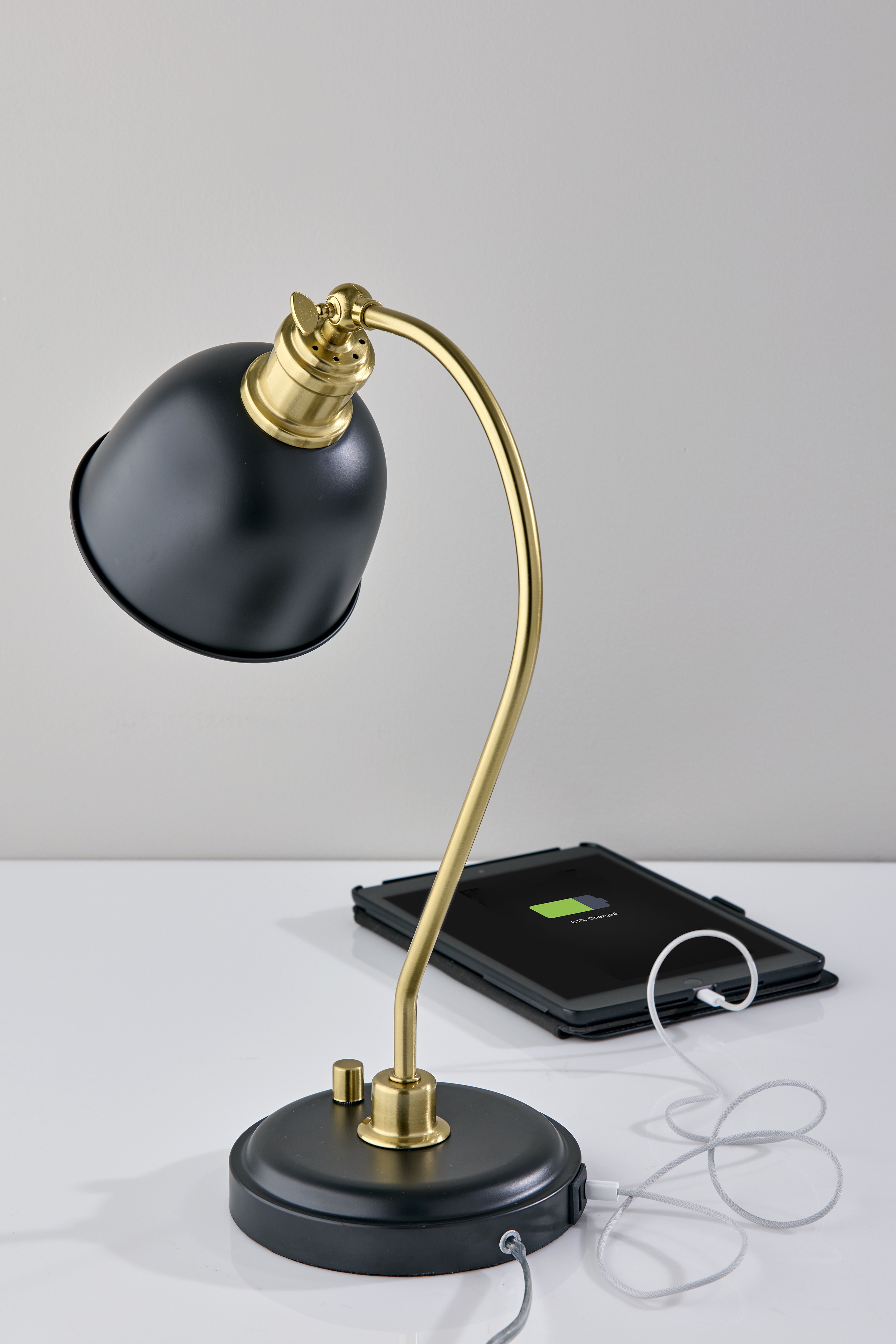 Lampe de bureau Better Homes & Gardens 45,7 cm (18 po) noire et dorée, design moderne