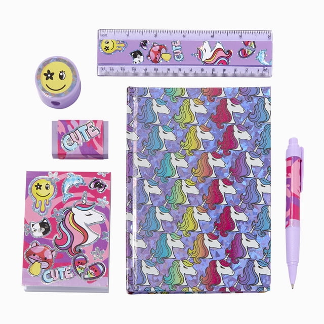 Claire's Ensemble de Papeterie Violet Y2K Unicorn de 6 Pcs Comprenant un Bloc-Notes, une Règle, un journal, un Taille-Crayon, un Stylo et une Gomme. Chaque Article Est Orné de Motifs Vibrants sur le Thème Y2K, Incluant des Licornes, des Visages Souriants et des Motifs Arc-en-Ciel. l'Ensemble Est Présenté sur un Fond Blanc, Mettant en Valeur Son Esthétique Colorée et Ludique.