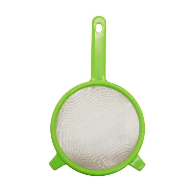 Starfrit Passoire à Mailles de 6 Pieds' (15 cm) avec Cadre en Plastique Vert et Poignée, Dotée d'Une fine Maille en Acier Inoxydable pour Rincer et Tamiser les fruits, Légumes, Pâtes et Farine, Montrée par-Dessus sur un Fond Blanc.