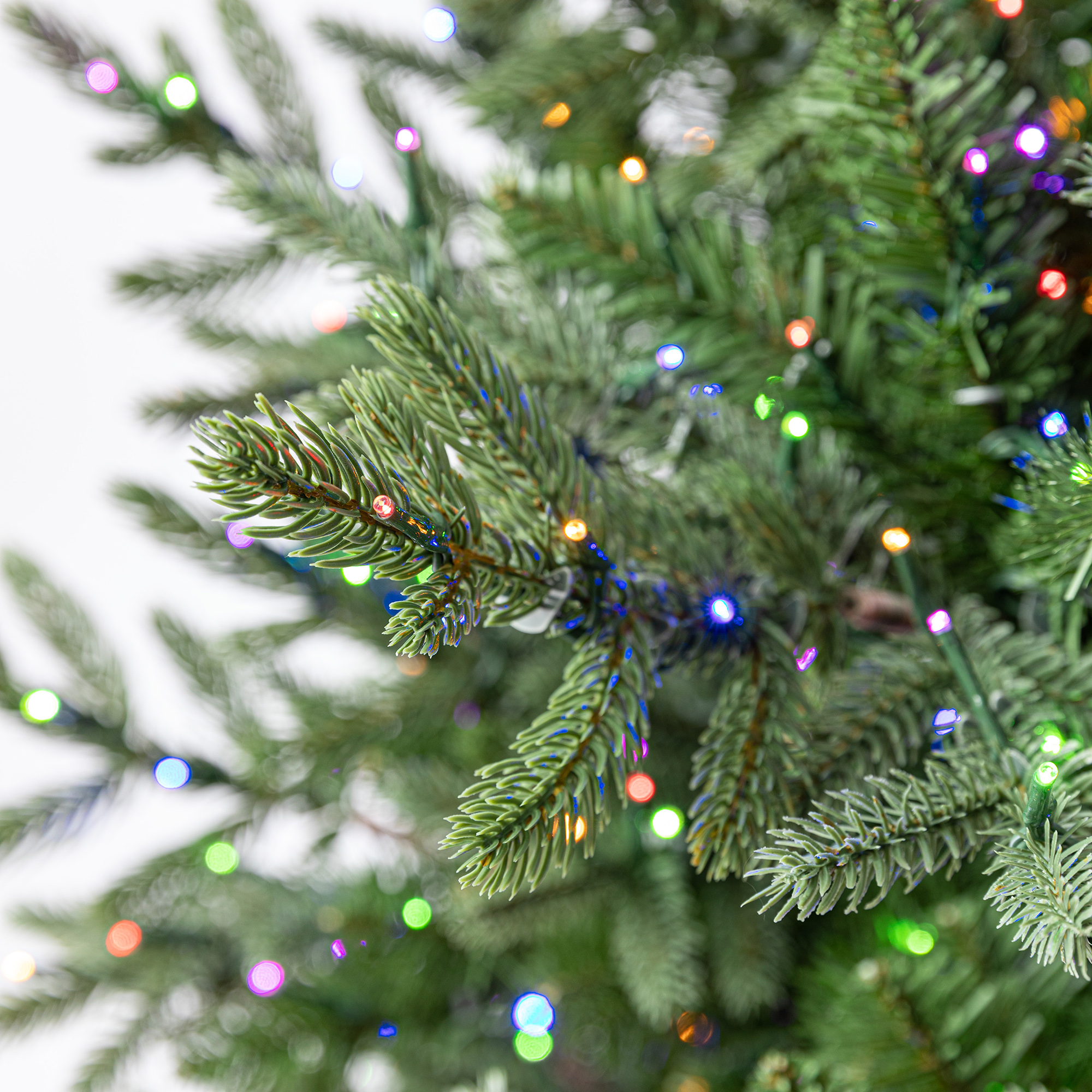 Holiday Time Arbre de Noël artificiel Épinette Complet Régulier Verona Pré-Éclairé de Simple Shape Quick SetMD 7.5 pi (2,29 m) en PE/PVC - Vert