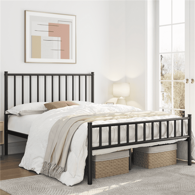 Yaheetech Lit Plateforme en Métal avec Tête de Lit à Barreaux, Grand Lit, Noir. un Cadre en Métal Robuste avec une Finition Noir Mat, Doté d'Une Tête et d'Un Pied de Lit à Barreaux. Conçu pour les Matelas en latex, en Mousse Mémoire Ou à Ressorts Sans Sommier. Présenté dans une Chambre Lumineuse avec une Literie Neutre, un Grand Rangement sous le Lit et un Décor Minimaliste. Convient aux Chambres d'Amis, lofts Ou Petits Espaces.