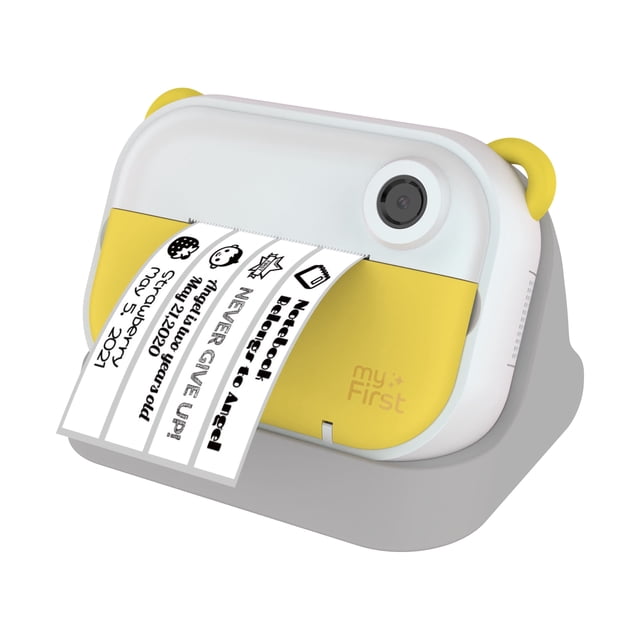 myFirst Camera Insta Wi Appareil Photo Numérique Instantané pour Enfants en Jaune et Blanc, Affichant l'Objectif avant et Imprimant Plusieurs Textes Noirs Autocollants d'Étiquette Thermique, Positionné sur un Support Gris, Mettant en Valeur Son Impression Instantanée et les Fonctionnalités de Fabrication d'Étiquettes