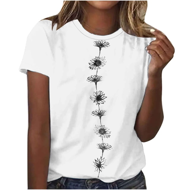 FAIWAD Summer Floral Tops pour Femmes T-Shirt Décontracté à Col Rond à Manches Courtes Ample et Confortable Chandail à Enfiler Hauts. l'Image Montre un T-Shirt Blanc à Manches Courtes avec un Col Rond Décontracté et un Motif Floral vertical en Noir. le Chandail a une Coupe Décontractée et Est Assorti à des shorts en denim, Convient aux Sorties Décontractées Ou au Port Quotidien.