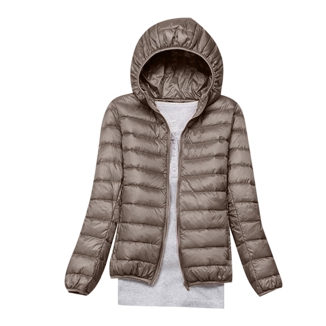RKSTN Puffer Jacket Womens Winter Fashion Solid Color Lightweight Hooded Short Korean Style Jacket Plus Size Full Zipper Warm Jacket with Pockets. A taupe-colored hooded puffer jacket with horizontal quilted stitching, full-length sleeves, and a full zipper closure. Lightweight and warm, it features functional side pockets and is designed for casual winter wear, suitable for plus sizes. Ideal for women's outerwear during cold seasons.