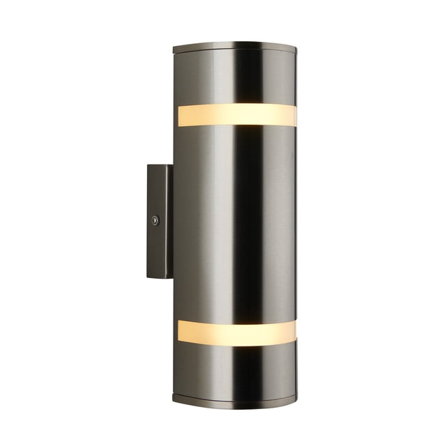 Artika Q1 Applique Murale Extérieure Moderne à Fini Argenté, au design Cylindrique Épuré avec Deux Bandes Illuminées. Ce Luminaire Résistant à la Rouille et aux Intempéries Mesure 4,82 Pouces par 4,33 Pouces par 13,15 Pouces et Convient aux porches Ou aux garages. Il Nécessite Deux Ampoules A9 (40 W au maximum Chacune, Non Incluses) et Est à Intensité Réglable. Facile à Installer avec la Quincaillerie Incluse, Il Offre un Éclairage Tridimensionnel pour une Luminosité et un style Accrus.