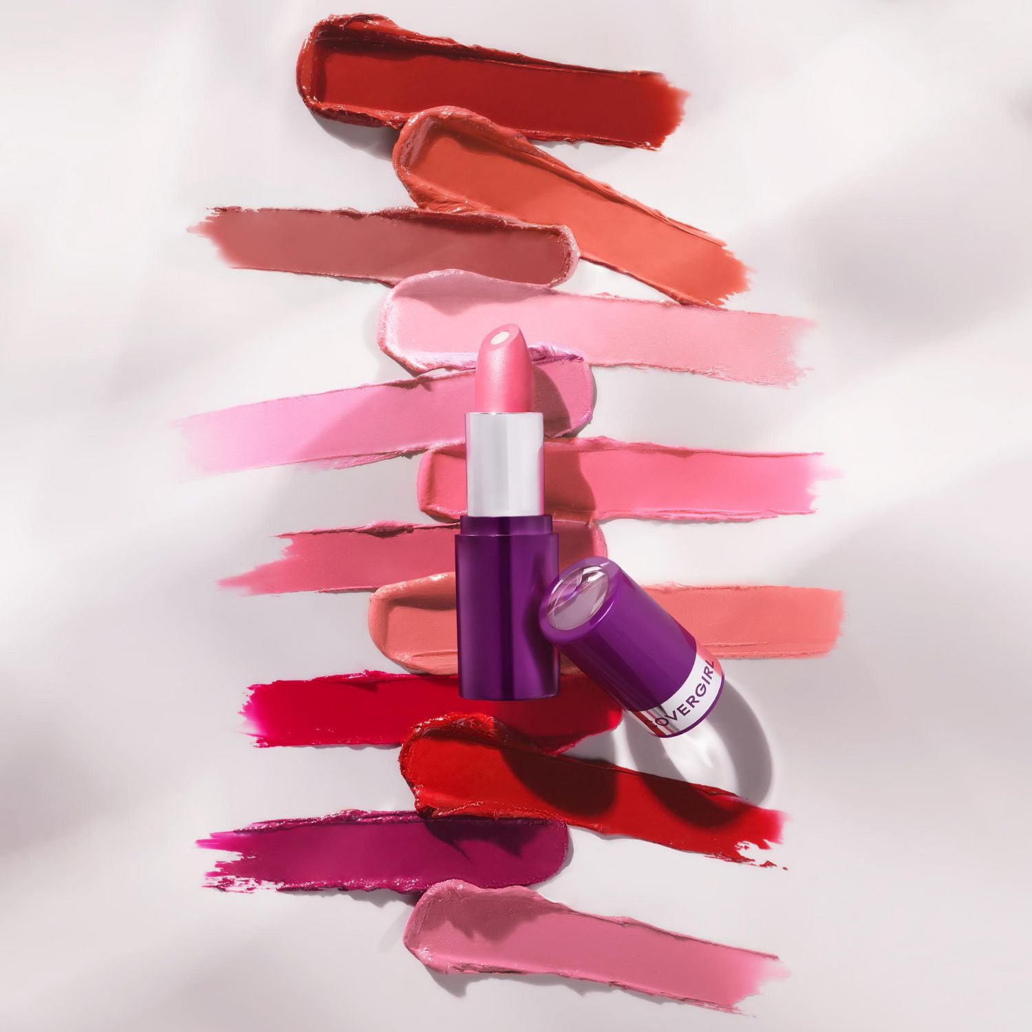 COVERGIRL Rouge à lèvres Simply Ageless Moisture Renew Core Enrichi d'un complexe hyaluronique, d'huile de noix de coco et de vitamine E
