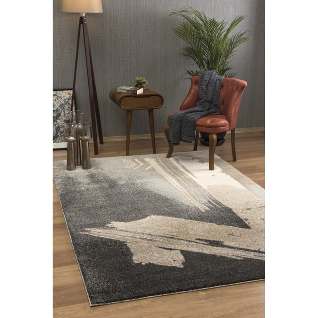 Rug Branch New Zealand Plush Collection Tapis Moderne Abstrait Présentant des Fibres de polyester à Haute Densité 100 % à Double Torsion avec des Motifs Abstraits Noir, beige et Crème, Exposé sur un Plancher de Bois Franc dans une Pièce avec une Chaise d'Appoint en Cuir Brun Drapée d'Un Jeté Tricoté Gris Foncé, une table d'Appoint en Bois avec des Livres et une Petite Plante, une Lampe sur Trépied, et une Grande Plante Verte en Pot contre un Mur Texturé Gris, Idéal pour Salons, Chambres Ou Bureaux à Domicile.