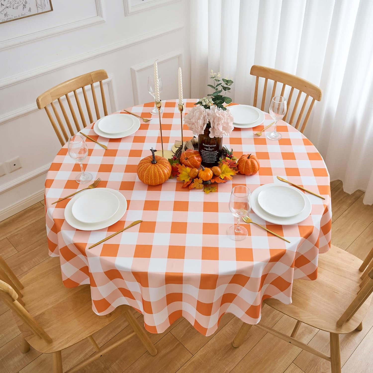 Nappe à Carreaux Vichy Orange Nappe Ronde d'Automne 60 Pouces - Housse de Table à Carreaux Orange en Tissu Polyester Réutilisable Résistante à l'Eau pour Fête d'Automne de l'Action de Grâce Pique-Nique Extérieur et Déco de Cuisine