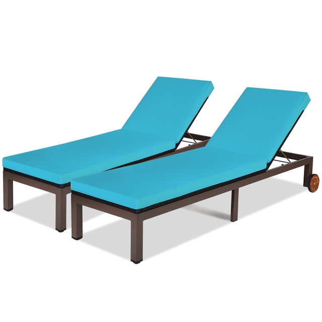 Gymax Lot de 2 Chaises Longues Inclinables de Patio en Rotin Réglables avec Coussin et Roues