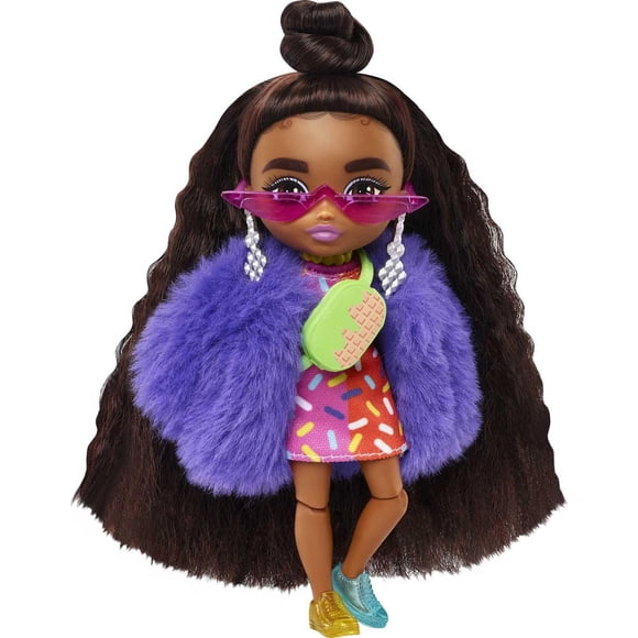 Barbie Extra Minis Doll #1 (5.5 in) Wearing Sprinkle-Printed Dress & Furry Coat, with Doll Stand & Accessories Including Micro Sunglasses and Waist Bag, Gift for Kids 3 Years Old & Up