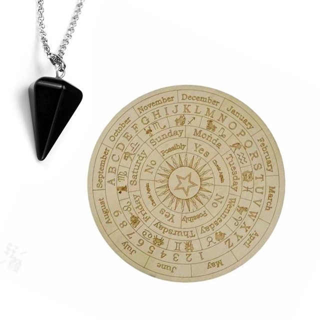 Planche Pendule Ronde en Bois Sculpté avec Pendentif Noir Collier Décoration Maison