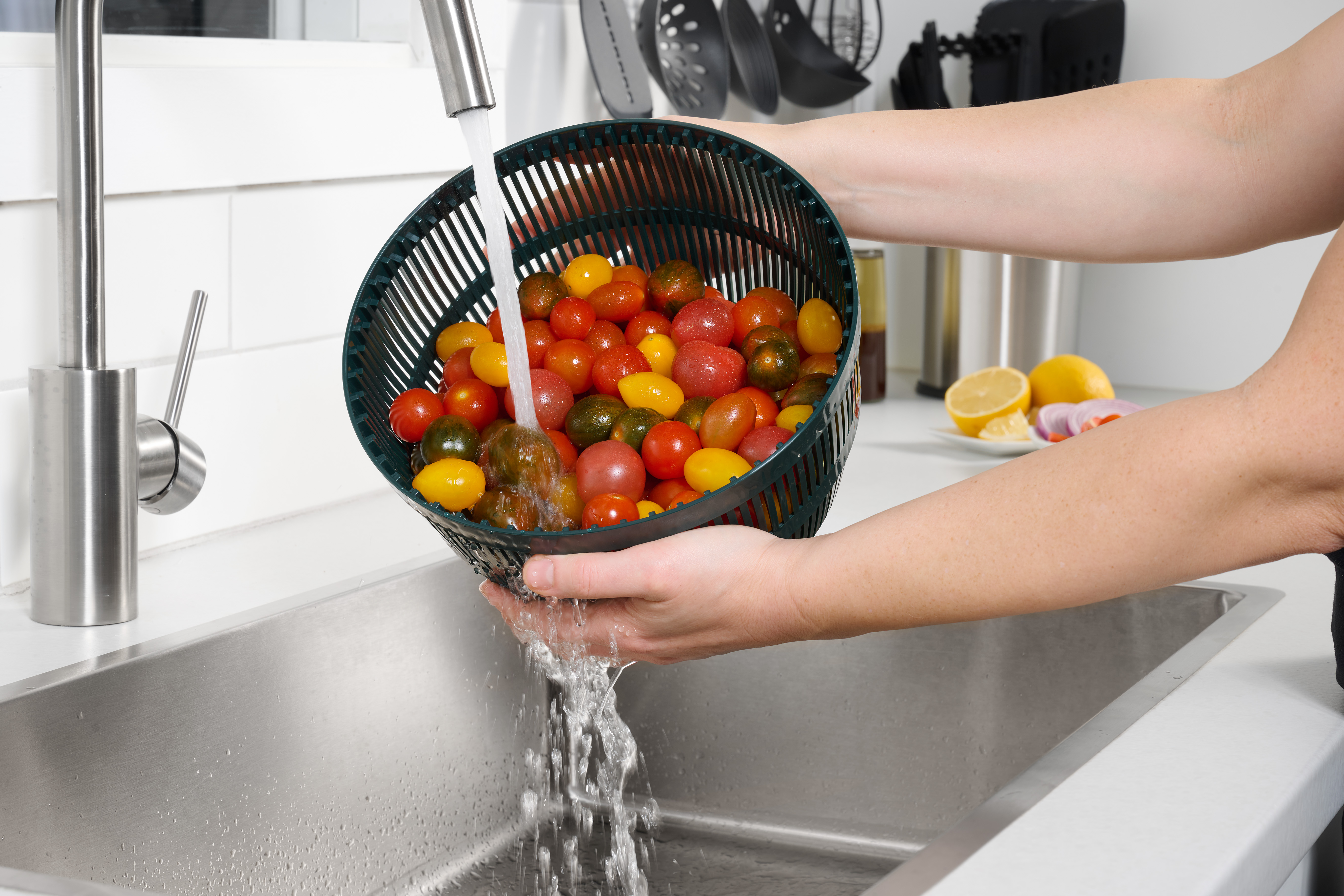 Starfrit Essoreuse à Salade, Capacité 5L, Poignée Rétractable, Bouton de Frein Rapide, Pieds Antidérapants, Bol pour Mélanger et Servir, Lave-Vaisselle