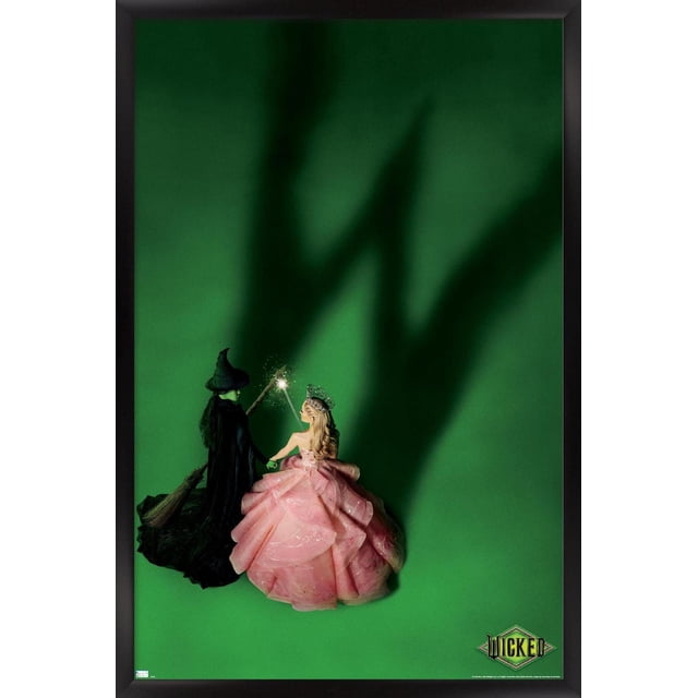 Wicked - Affiche Murale Teaser à une Feuille, 22,375 Po x 34 Po, Montrant Deux Figurines sur Fond Vert : une Sorcière Noire avec un Chapeau Pointu et un Balai Se Tenant la Main avec une Femme blonde en Robe de Bal Rose à Étages et une Couronne. la Baguette de la Sorcière Brille, Projette de Grandes Ombres. Imprimée sur Papier d'Affiche Lustré, Idéale pour la Déco de la Maison, la Décoration de Fête Ou pour Offrir.