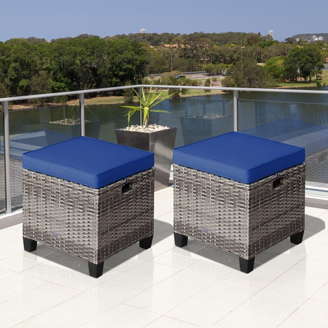 Costway Ensemble de 2 Poufs Repose-Pieds Rembourrés en Rotin pour Patio, Couleur Marine, avec Deux Carrés ottomans, Cadres en Rotin PE Gris Mixte et Coussins Bleu Marine. Chaque Pouf Mesure 16 Pouces par 16 Pouces par 18 Pouces, Conçu pour l'Extérieur avec des Matériaux Résistants aux Intempéries, des Sièges Coussinés et des Patins Antidérapants. Idéal comme Repose-Pieds Ou Sièges Supplémentaires pour patios, Jardins, Cours Arrière et Bord de Piscine.