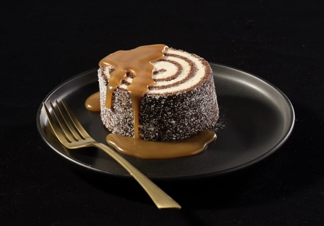 Gâteau Roulé au Chocolat Baileys avec Sauce Coulante au Caramel Gâteau au chocolat Baileys avec sauce caramel