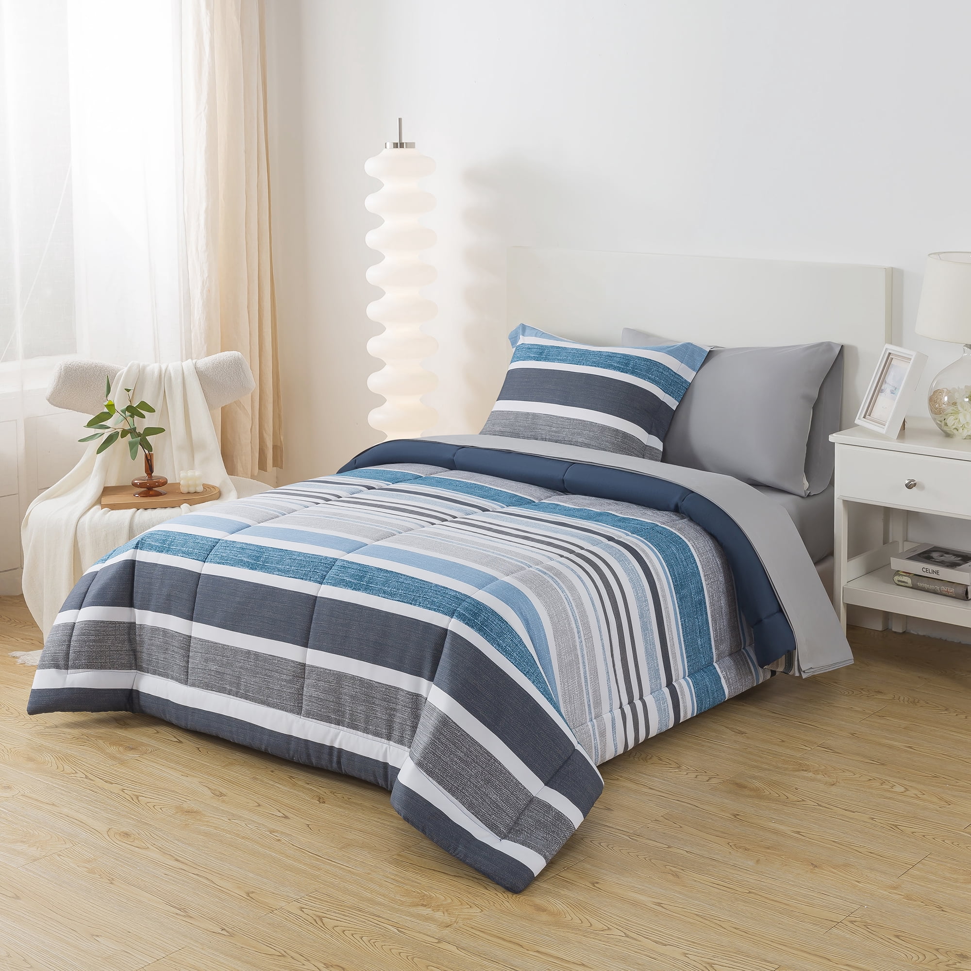 Ensemble de literie tout-en-un réversible Mainstays, avec couette et draps, pièces, à rayures bleues