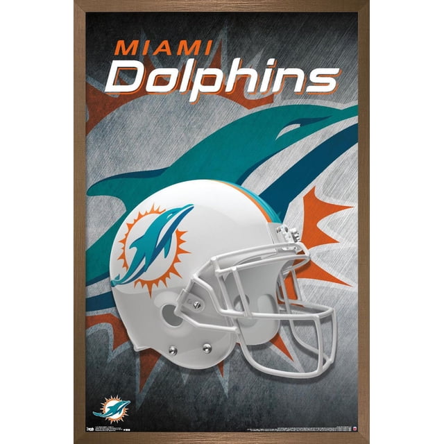 NFL Miami Dolphins - Affiche Murale Casque 18, 14,725 Po x 22,375 Po Encadrée Montrant un Casque de football Blanc avec le logo des Miami Dolphins Sarcelle et orange sur le Côté, Centrée sur un Fond Texturé avec un Grand Graphique Dauphin Sarcelle et Éclat de Soleil orange, Encadrée en Bois, Convient à la Décoration Murale à Thème Sportif dans les Chambres, Bureaux Ou Dortoirs.