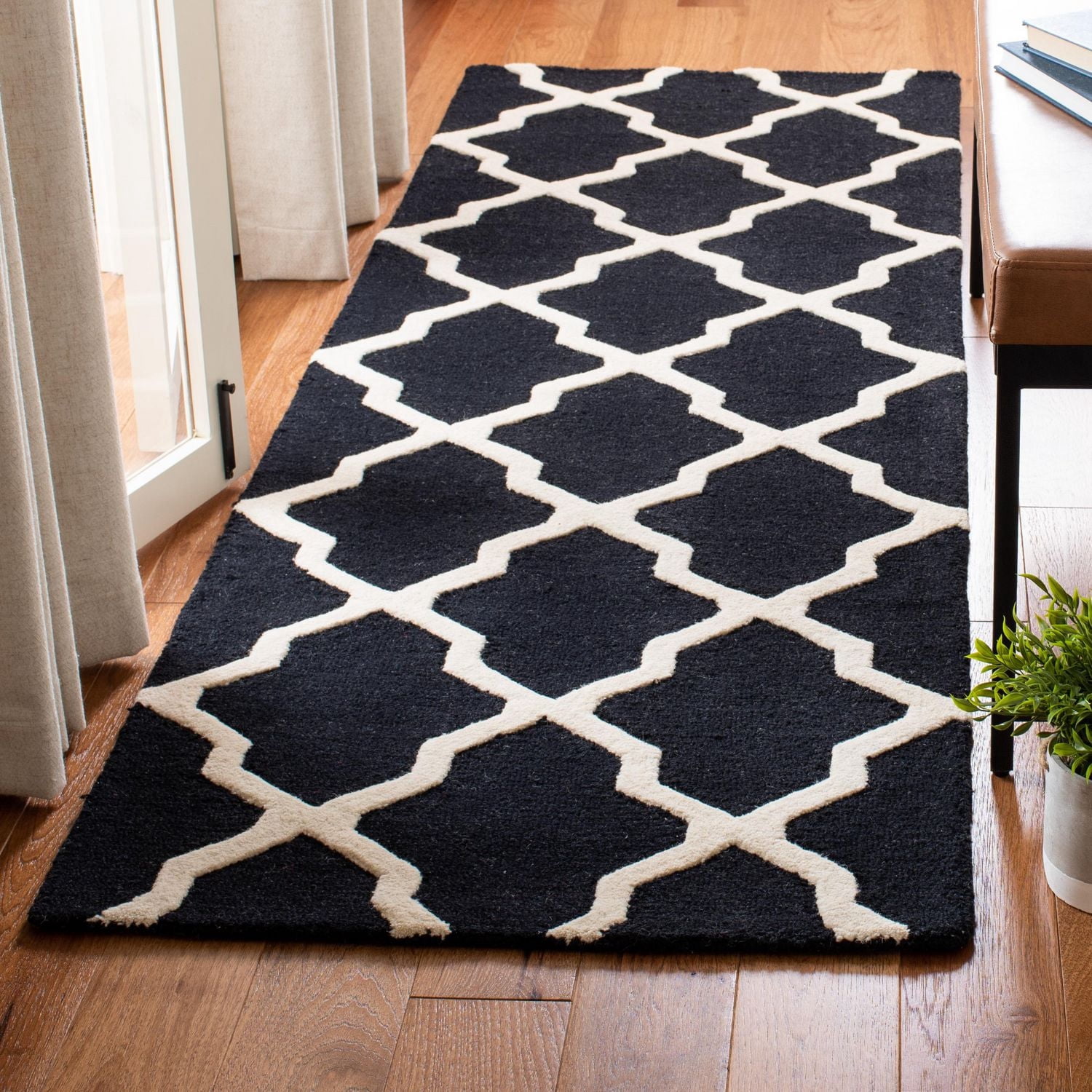 Safavieh Cambridge Liam Geometric Area Rug