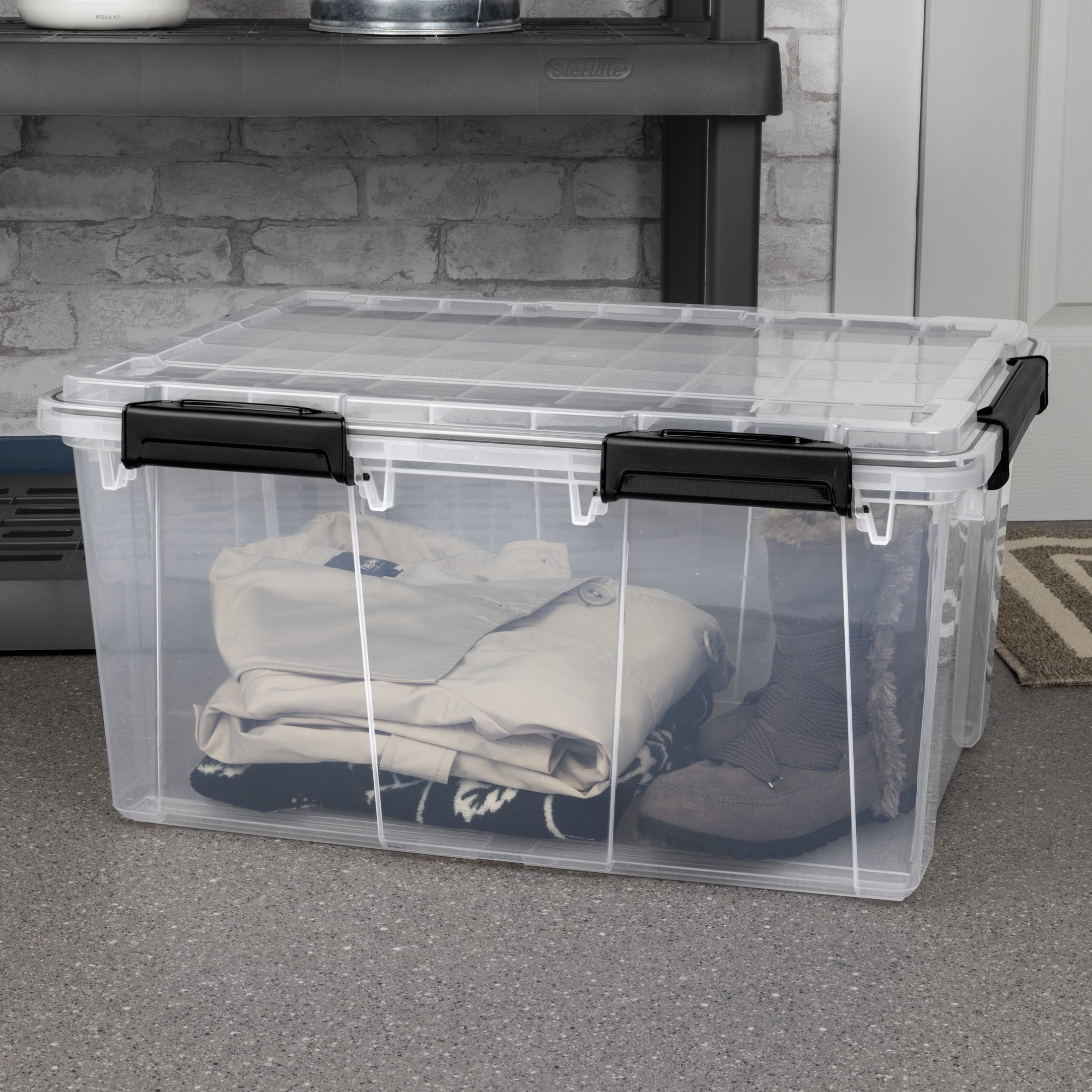 Boîte à joint d’étanchéité 76L de Sterilite imperméable, bac de rangement en plastique transparent étanche avec couvercle et loquets durables, noir