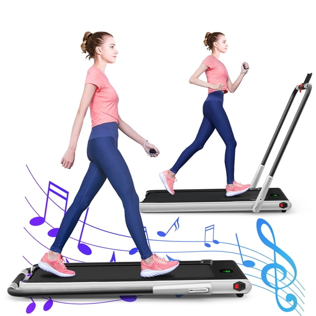 Gymax Coussin Électrique de 2,25 Hp pour sous le Bureau Treadmill Machine de Course avec Application en Argent, Affichée en configurations Plates et Verticales pour la Marche et la Course. Présente un design Pliable, un Écran LED, une Connectivité Bluetooth et une Ceinture de Course à 5 Couches Absorbant les Chocs. Idéal pour la Maison, le Bureau Ou le gym.