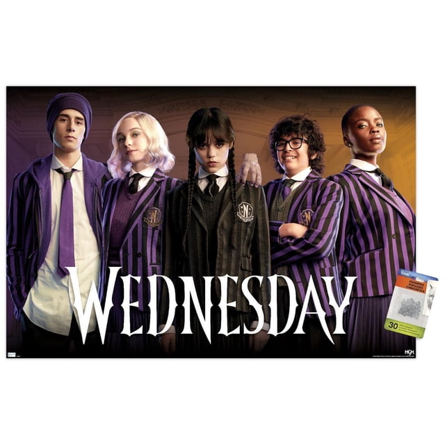 Wednesday - Affiche Murale de Groupe, 22,375 Po x 34 Po, Représentant Cinq Personnages en Uniformes Scolaires à Rayures Violettes et Noires avec Cravates et blazers Debout Côte à Côte sur un Fond Sombre et Ornementé, avec le Titre « Wednesday » en Grande Police Gothique Blanche au Bas, Idéal pour la Décoration Murale de Chambre Ou de Dortoir.