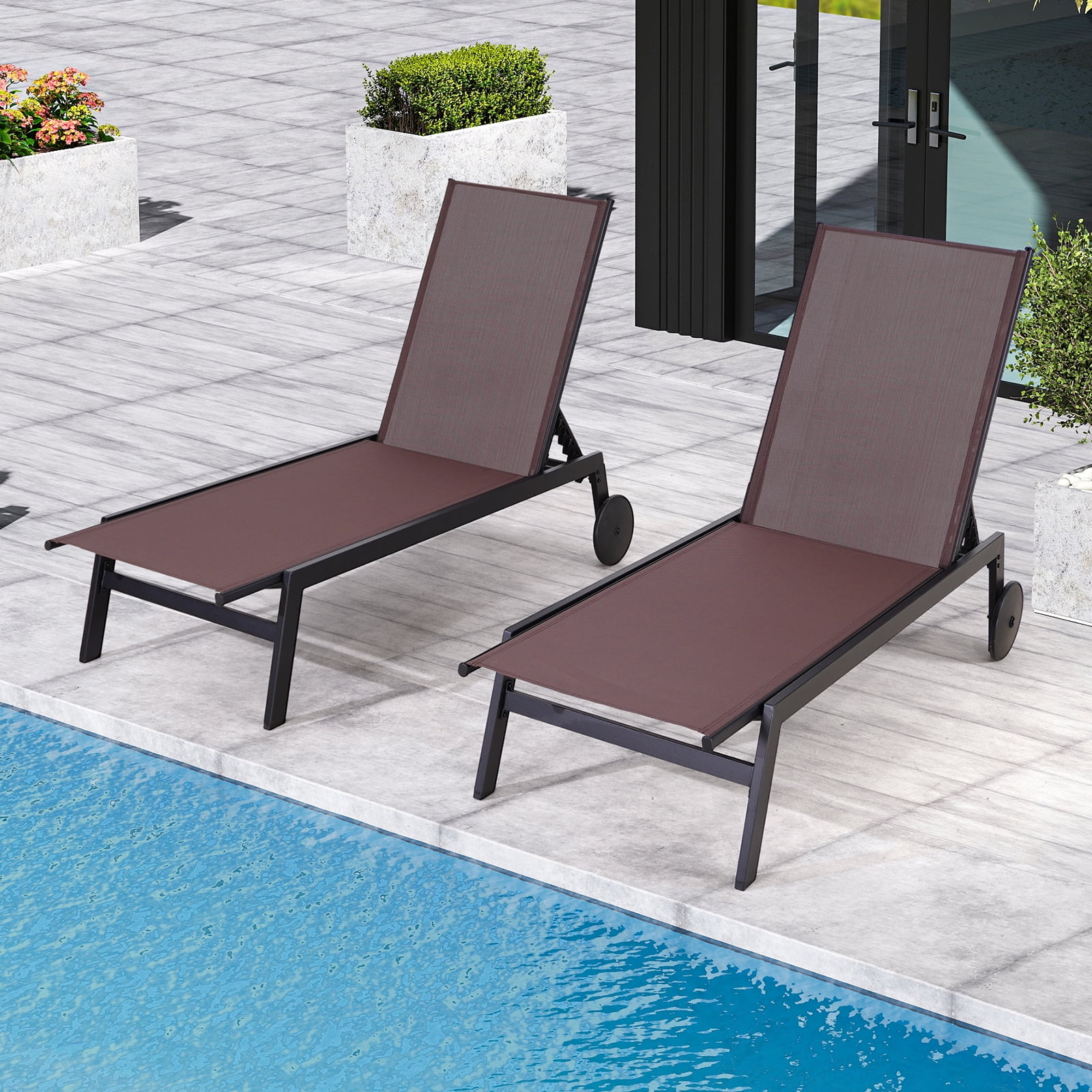 Yoleny Chaise Longue de Patio avec Roues, Ensemble de 2 Chaises Longues d'Extérieur avec Dossier Réglable, Chaises Longues de Piscine en Textilène Imperméable pour Patio, Bord de Piscine, Terrasse, Brun